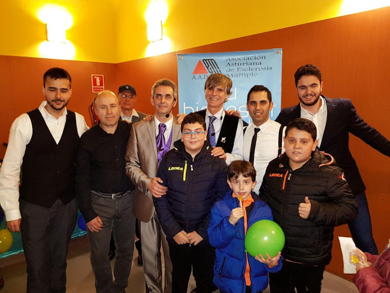 Participantes en el acto «La magia también cura» Participantes en el acto "La magia también cura"
